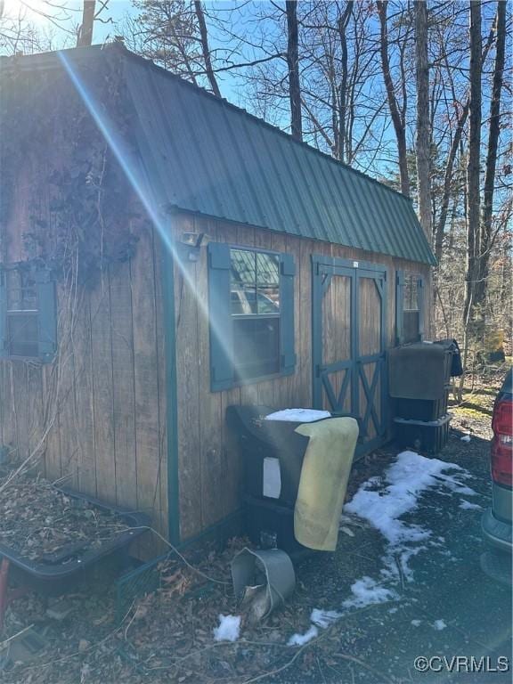 view of outbuilding