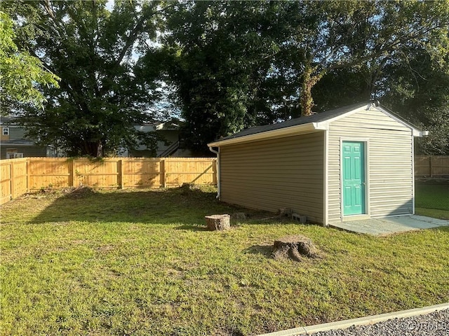 view of outdoor structure with a yard