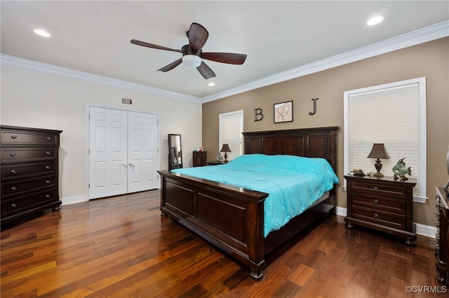 bedroom featuring crown molding, dark hardwood / wood-style flooring, and ceiling fan