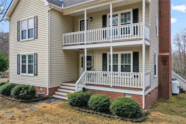 view of front of home featuring a balcony and a porch