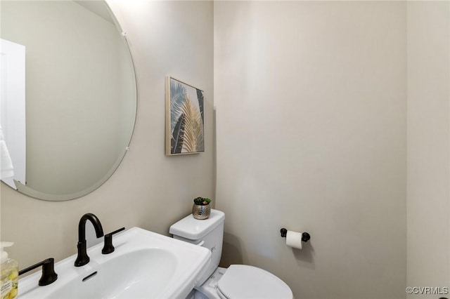 bathroom featuring toilet and sink