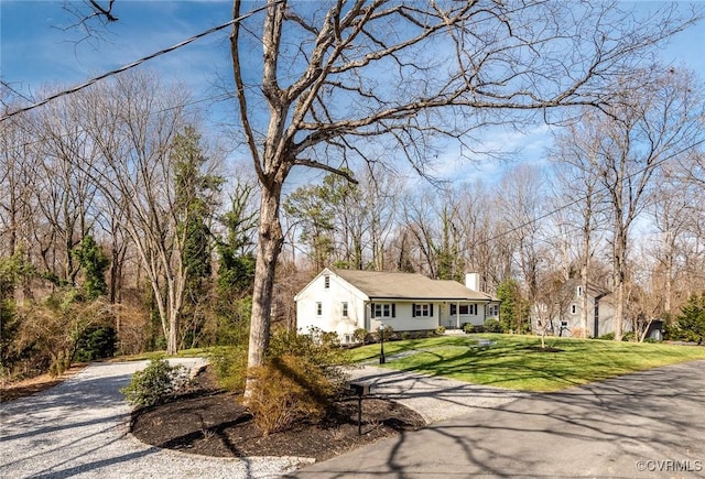 view of front of home featuring a front yard