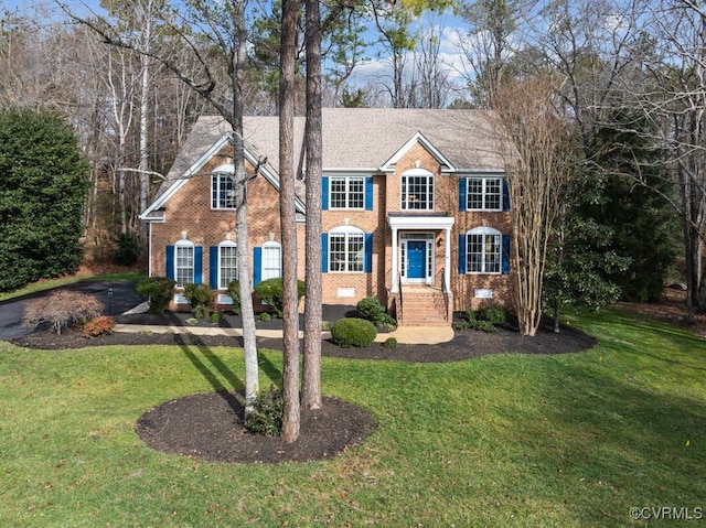 view of front facade with a front lawn