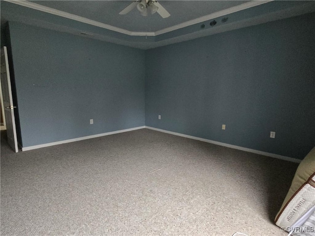 unfurnished room featuring ceiling fan, a raised ceiling, and carpet floors