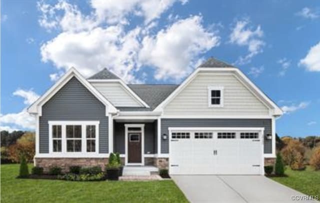 craftsman house featuring a front yard