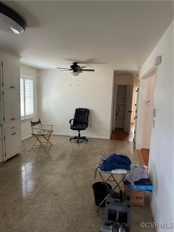 unfurnished room with ceiling fan