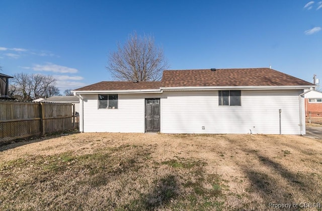 back of house featuring a yard