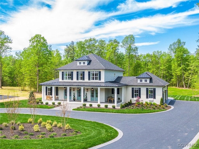 view of front of home featuring covered porch and a front lawn