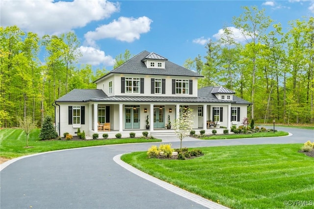 view of front of property featuring a front yard and a porch