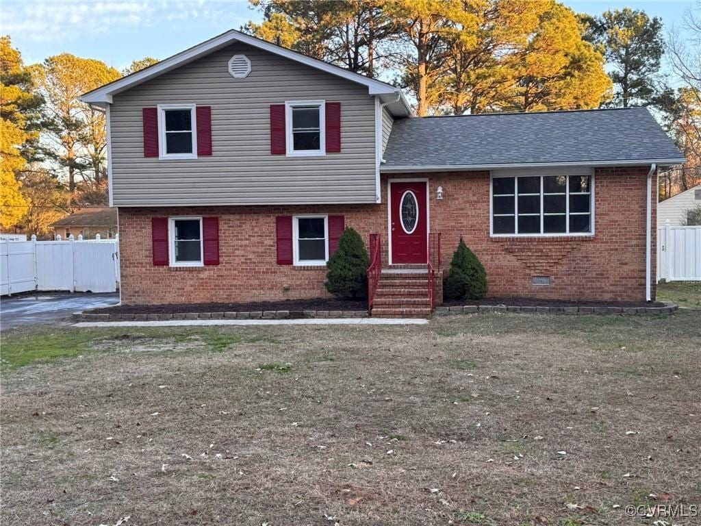 split level home featuring a front lawn