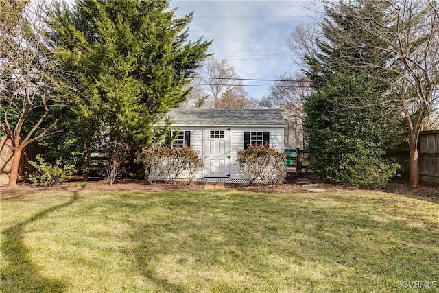 view of yard featuring a storage shed