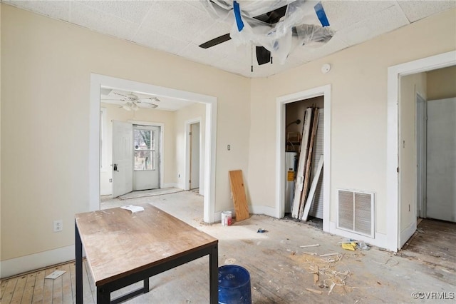 misc room featuring ceiling fan