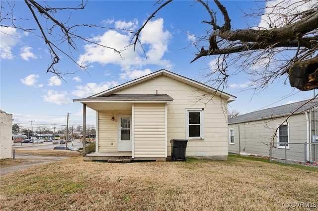 back of house featuring a lawn