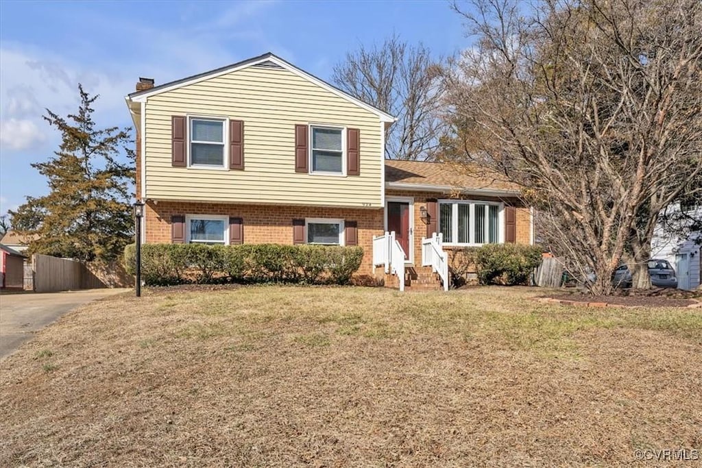 tri-level home featuring a front yard