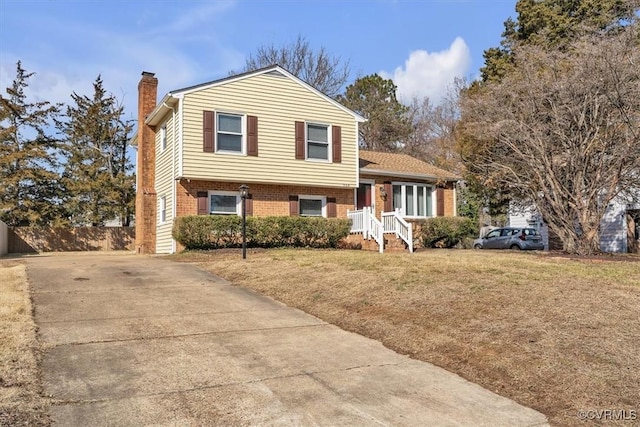 split level home with a front lawn