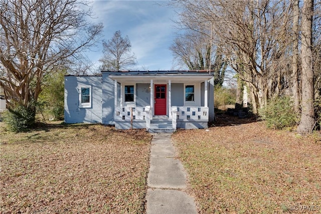 bungalow-style house with a porch and a front lawn