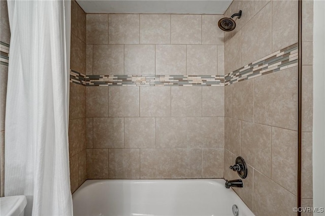 bathroom with shower / tub combo with curtain