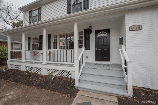 entrance to property featuring a porch