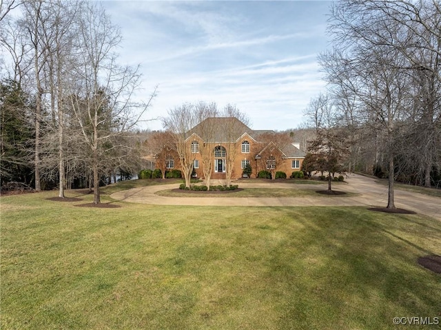 view of front facade with a front lawn