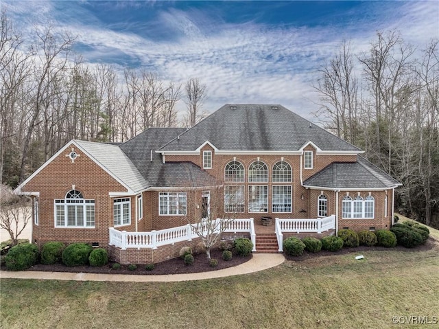 view of front of home featuring a front yard