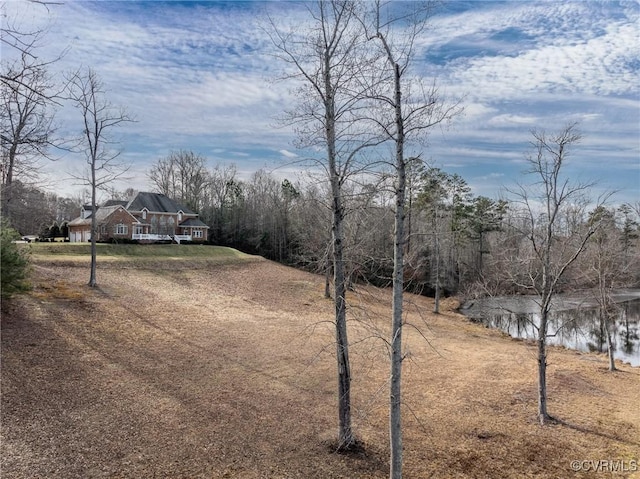 view of yard featuring a water view