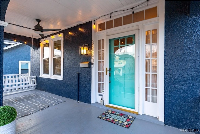 property entrance featuring ceiling fan