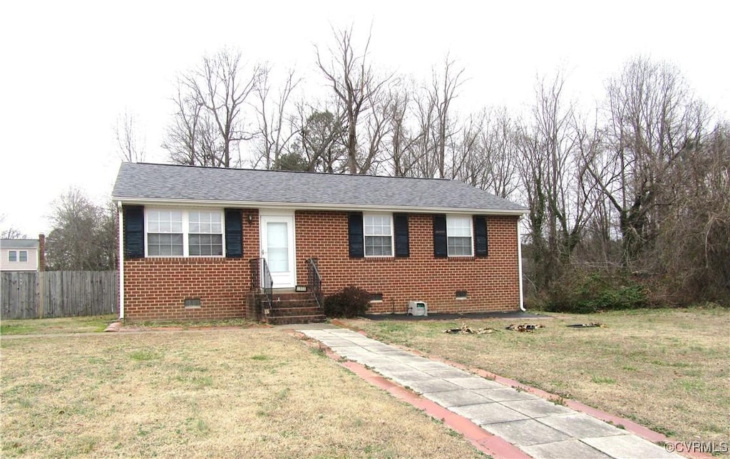 view of front of house featuring a front yard