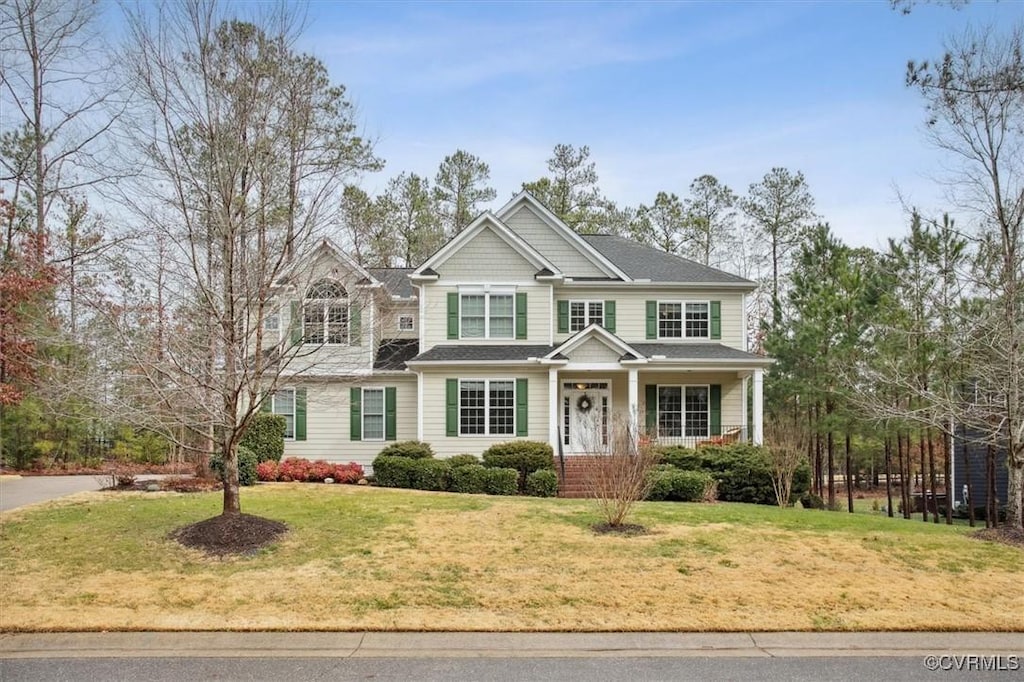 view of front of house featuring a front yard