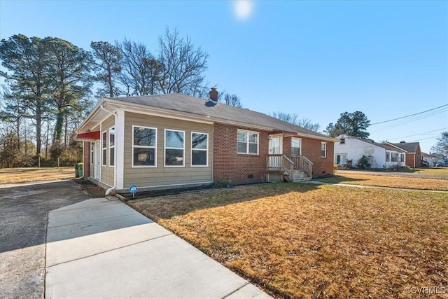 view of front of house with a front lawn