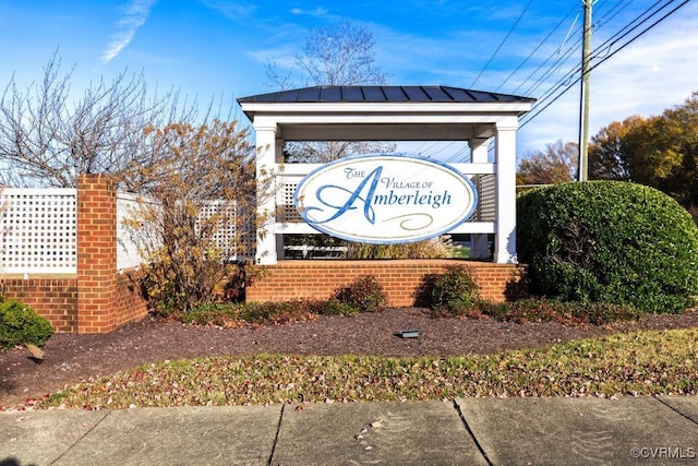 view of community / neighborhood sign