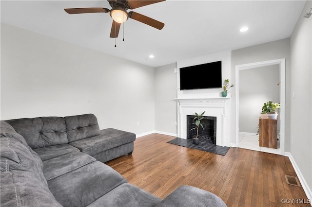 living room featuring hardwood / wood-style floors and ceiling fan