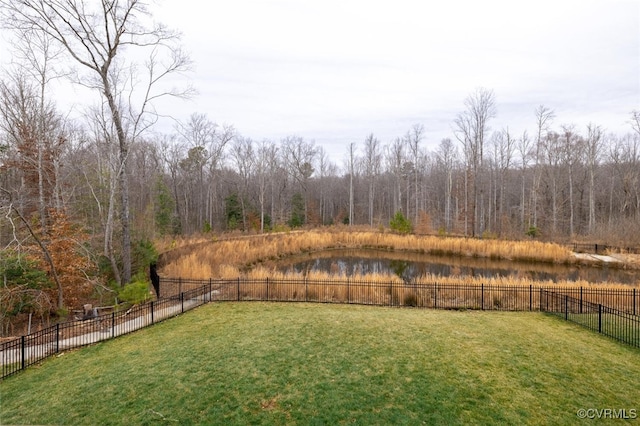 view of yard featuring a water view