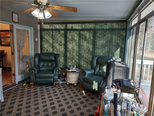 sunroom with ceiling fan