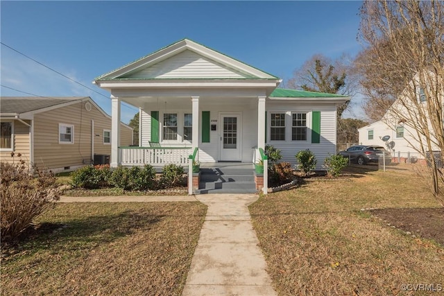 view of front of house with cooling unit, a porch, and a front lawn