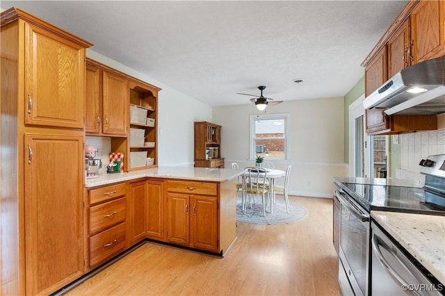 kitchen with light hardwood / wood-style flooring, ceiling fan, stainless steel appliances, decorative backsplash, and kitchen peninsula