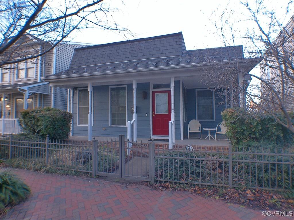 view of front of house with covered porch