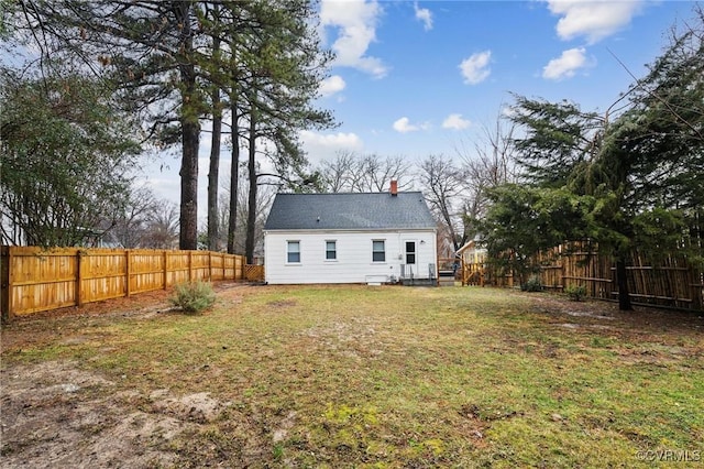 back of house featuring a yard