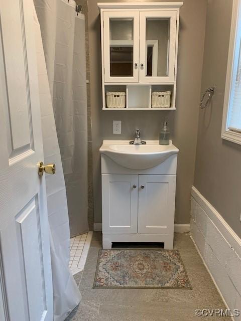 bathroom with vanity and a shower with shower curtain