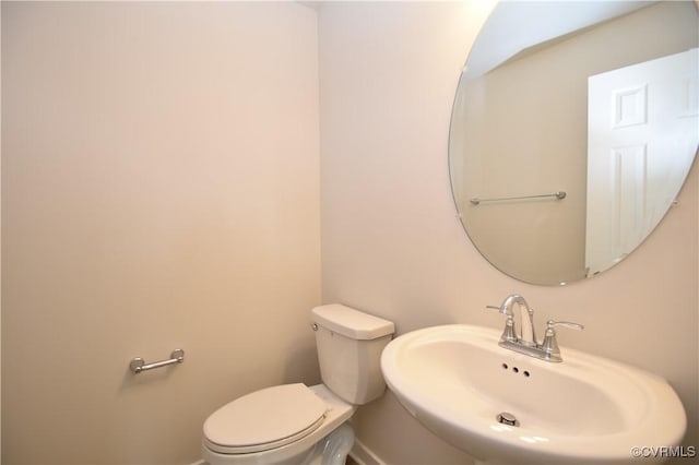 bathroom featuring sink and toilet