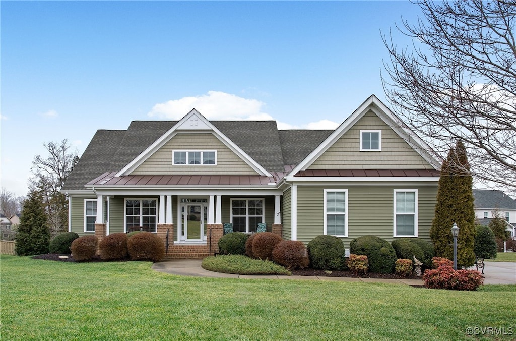 view of front of house featuring a front yard