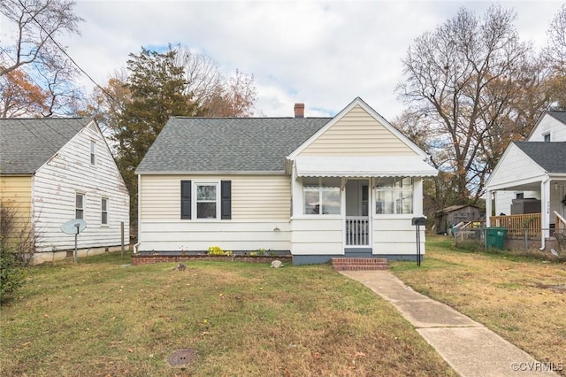 view of front of home featuring a front lawn