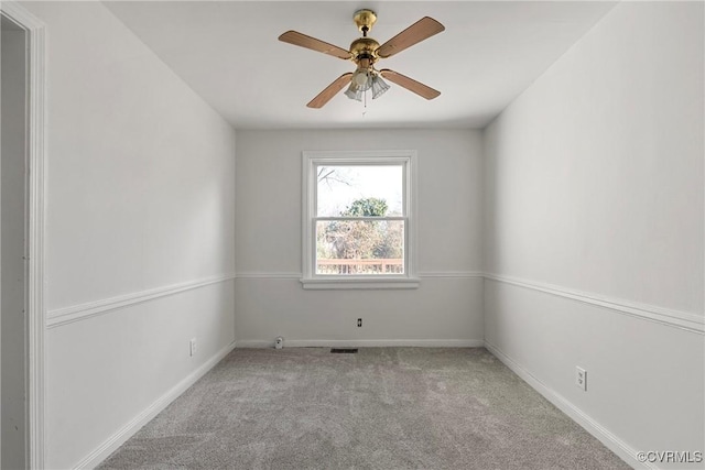 unfurnished room with light carpet and ceiling fan