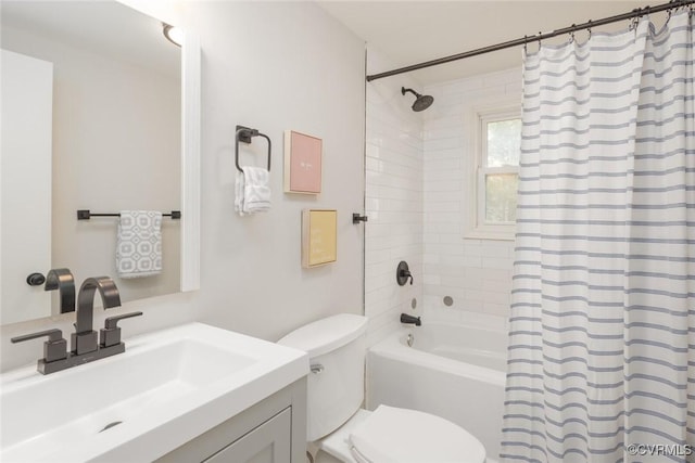 full bathroom featuring shower / tub combo with curtain, vanity, and toilet