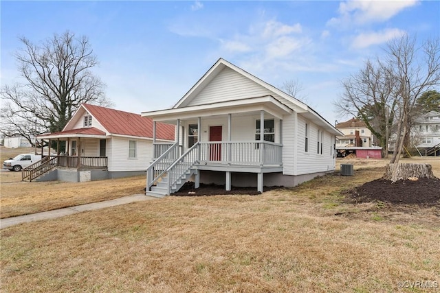 view of front of home with covered porch and a front lawn