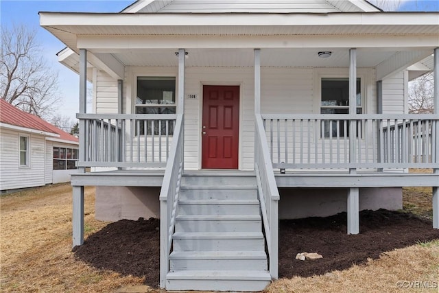 property entrance featuring a porch