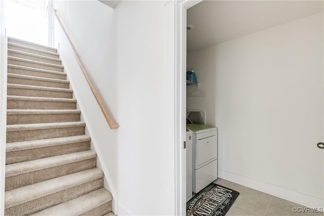 stairway with washing machine and dryer