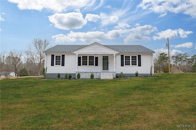 view of front facade featuring roof with shingles and a front lawn