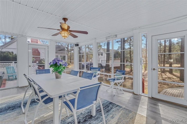 sunroom featuring ceiling fan