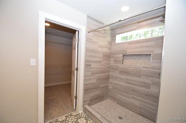 bathroom featuring tiled shower