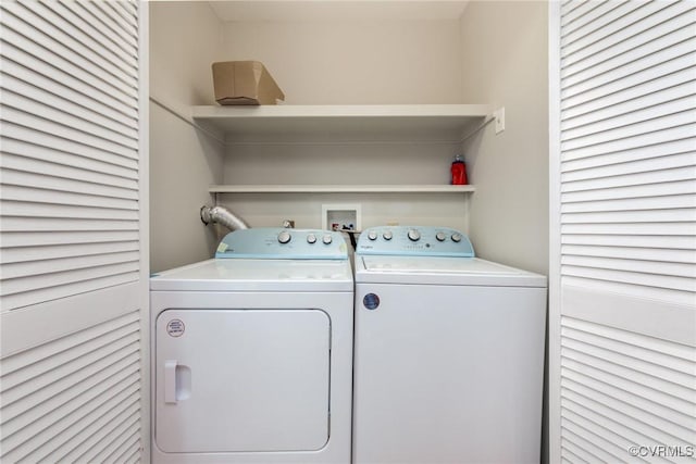 washroom with washer and clothes dryer